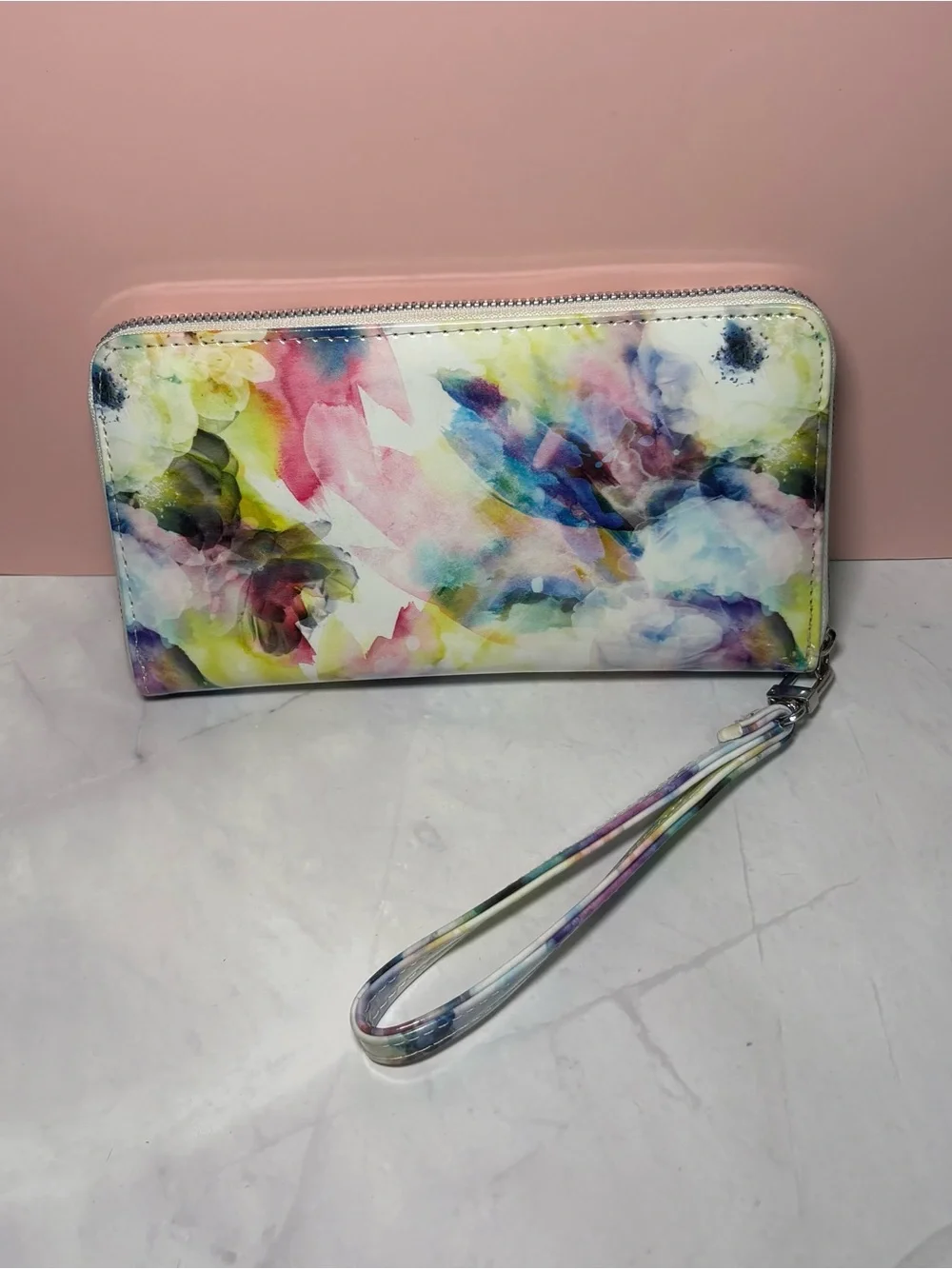🌸 Betsey Johnson Floral Print Wristlet Wallet